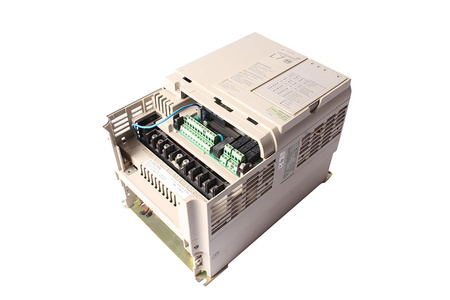 CIMR-L7B4011 YASKAWA VARISPEED L7 SANS CAPOT