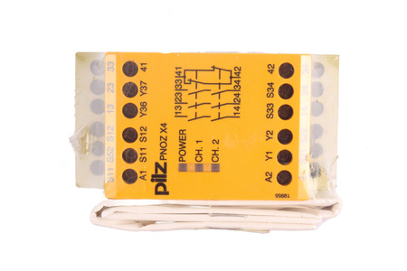 PNOZ X4 120VAC 3N/O 1N/C PILZ 774736 RELAIS DE SÉCURITÉ