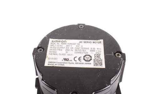 R88M-K3K030F-S2 OMRON CODEUR