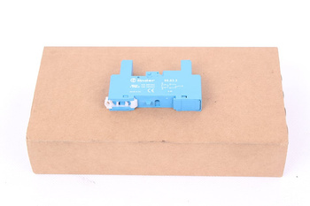 95.83.3 FINDER 8PIN 300VAC 10A SOCLE ENFICHABLE POUR RELAIS