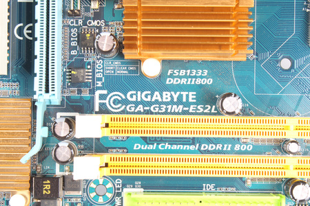 GA-G31M-ES2L GIGABYTE