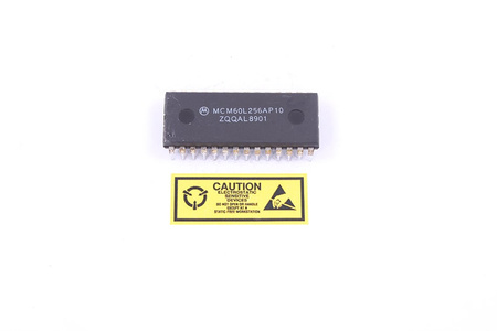 MCM60L256AP10 MOTOROLA CMOS SRAM 32K8 DIP-28 THT