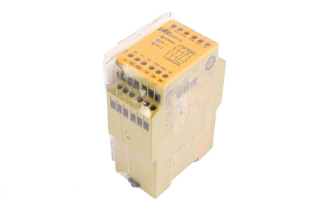 PNOZ X4 120VAC 3N/O 1N/C PILZ 774736 RELAIS DE SÉCURITÉ