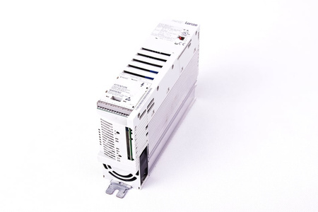 E82EV152_4B LENZE ID.-NO. 00422974 INVERTER 8200 VECTOR